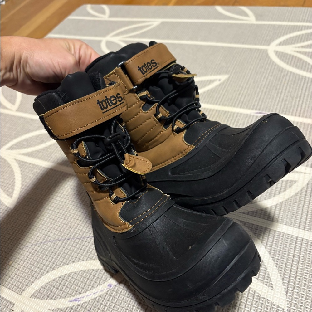 totes Kids Black and Brown Rain & Snow Boots - Picture 2 of 3